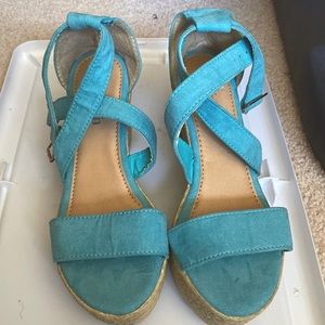 Light blue Wedges